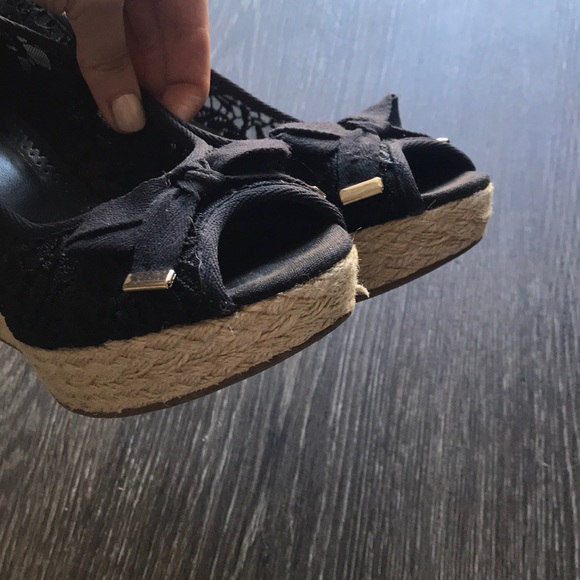 SOLD ✨ Kelly & Katie Wedge Lace Peep Toe Bow Sandal Heel - Picture 10 of 12